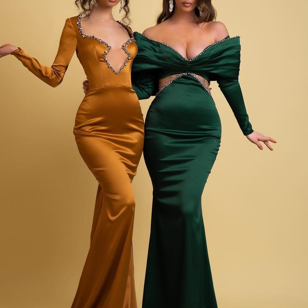 
                      
                        Emerald Green Off-the-Shoulder Charmeuse V Neck Mermaid Prom Dress
                      
                    