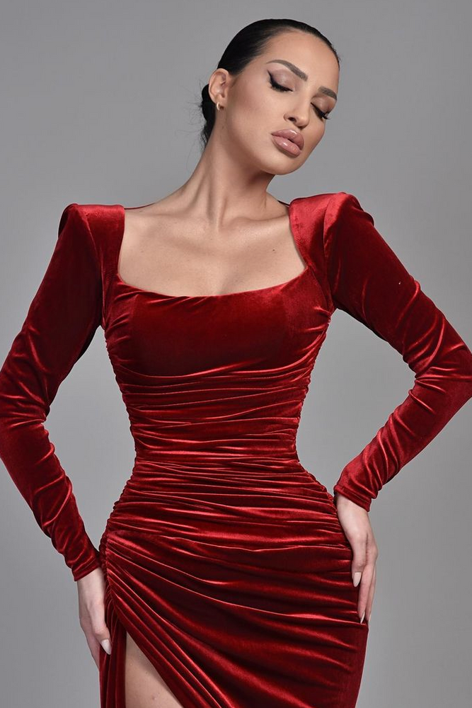 
                      
                        Samt Evening Dress with Long Sleeves Square Pleated Design and High Slit
                      
                    