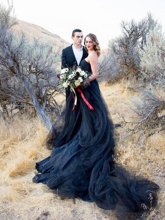 
                      
                        Strapless Black A-line Wedding Dress Floor-length With Tulle
                      
                    