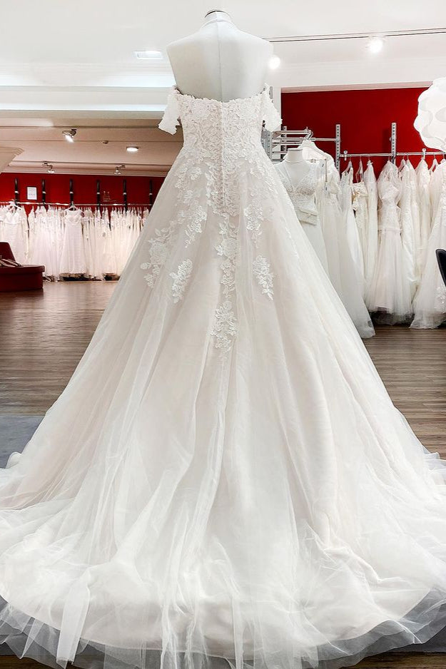 
                      
                        Modest Off-the-Shoulder Princess Wedding Dress with Tulle Lace Ruffles
                      
                    