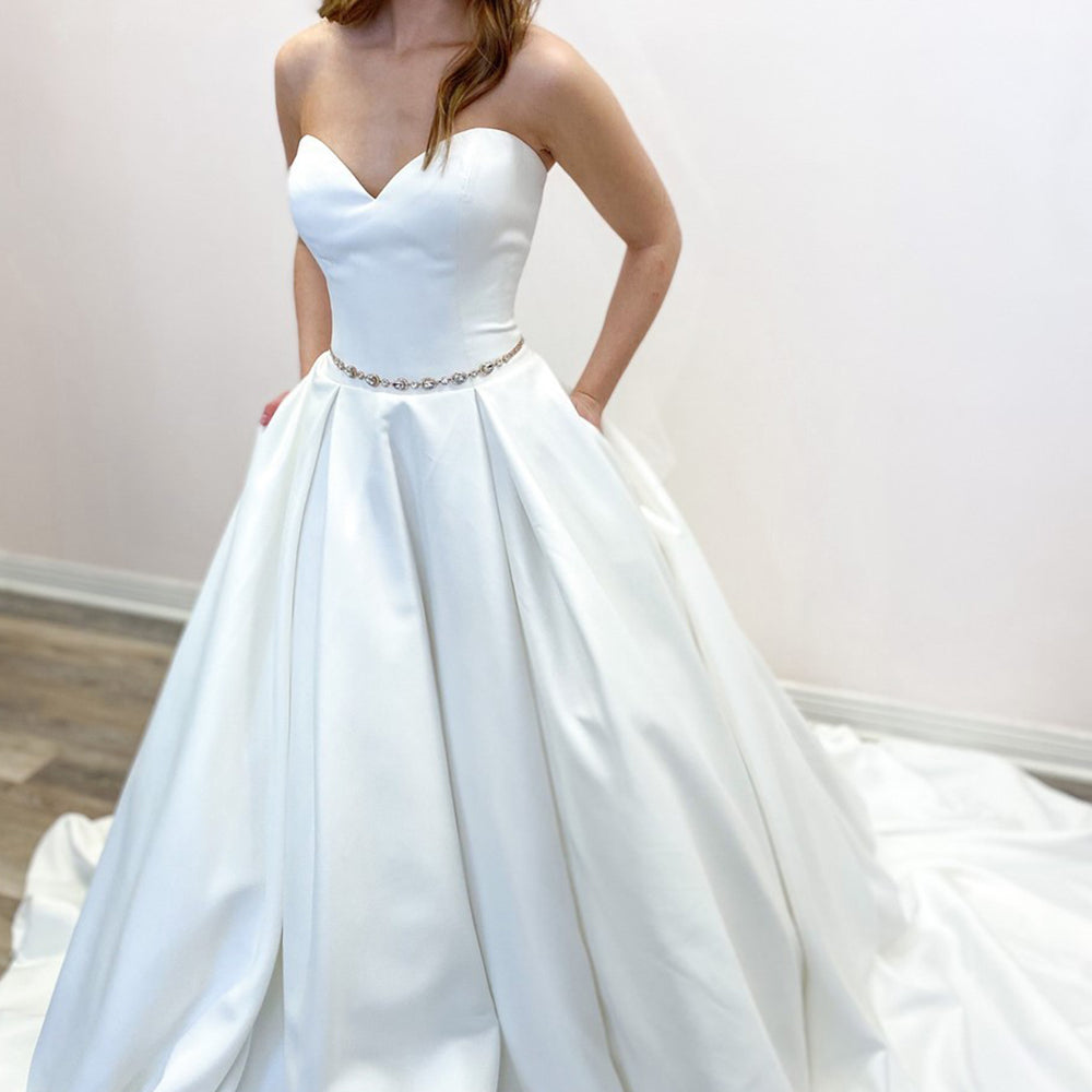 Sweetheart Backless A-Line Floor-Length Wedding Dress with Ruched Design and Pockets