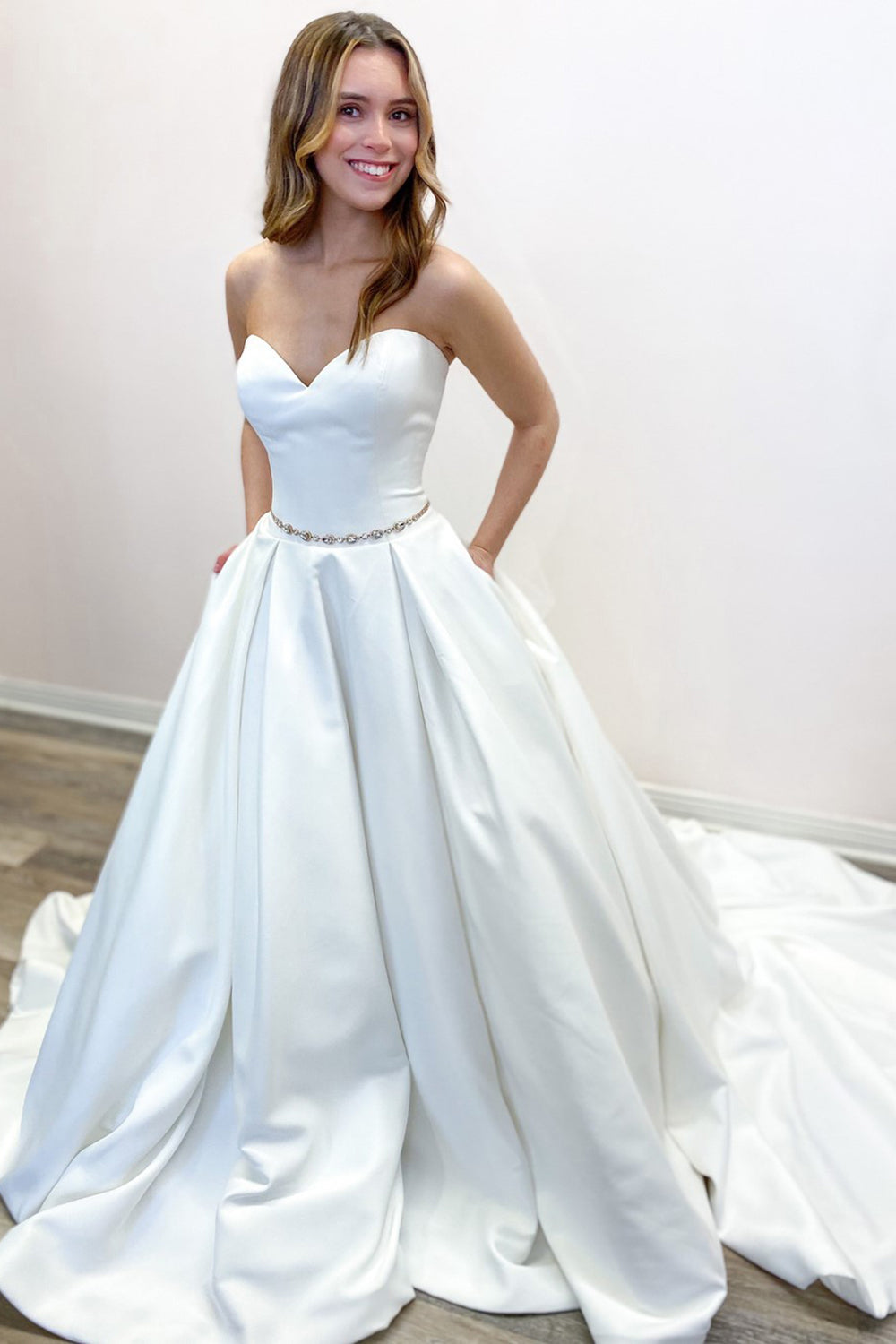 Sweetheart Backless A-Line Floor-Length Wedding Dress with Ruched Design and Pockets