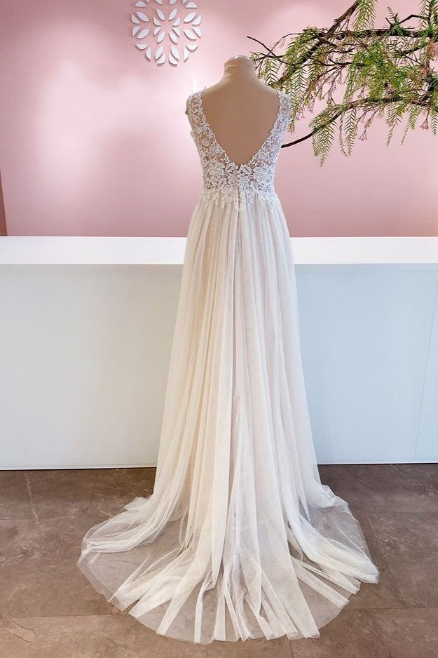 
                      
                        Wide Strap A-Line Floor-Length Backless Wedding Dress with Floral Lace and Tulle Ruffles
                      
                    