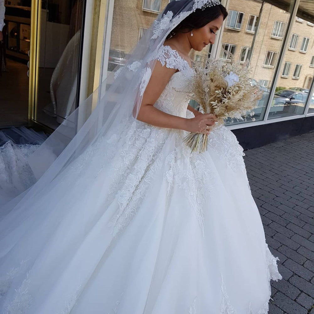 
                      
                        Beautiful Long Princess Off-the-Shoulder Wedding Dress with Lace
                      
                    