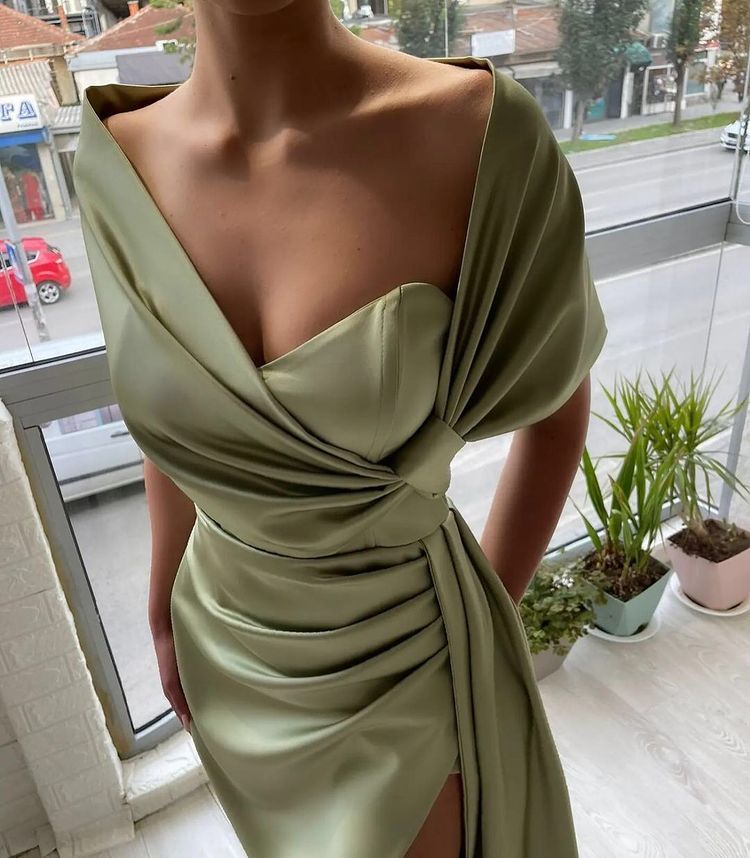 
                      
                        Dusty Sage Portrait V-Neck Pleated Slit Prom Dress With Ruffle
                      
                    