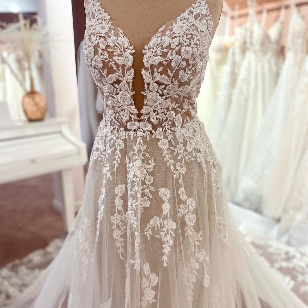 
                      
                        Long A-Line V-Neck Sleeveless Floral Lace Wedding Dress with Tulle and Boho Style
                      
                    