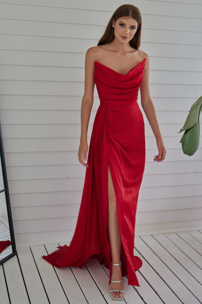 
                      
                        Red Strapless Prom Dress with Pleated Split Mermaid Design
                      
                    