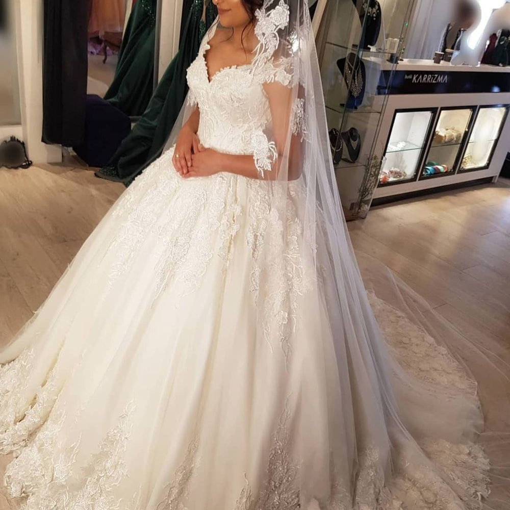 
                      
                        Beautiful Long Princess Off-the-Shoulder Wedding Dress with Lace
                      
                    