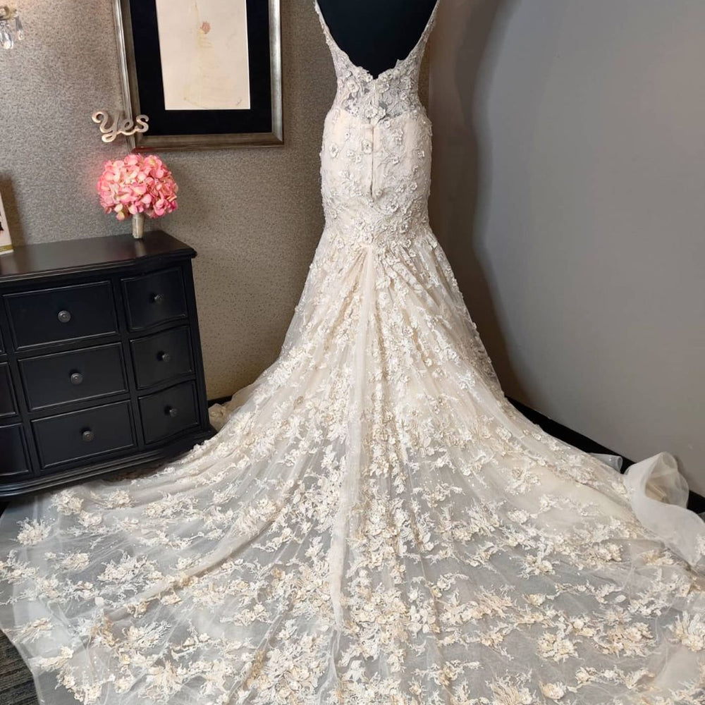 
                      
                        Sleeveless Sweetheart Backless Mermaid Wedding Dress with Lace
                      
                    