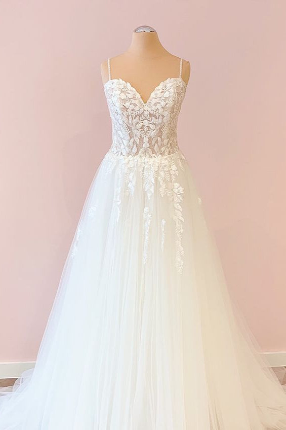 Pretty A-Line Spaghetti Strap Sweetheart Tulle Wedding Dress with Lace Appliques