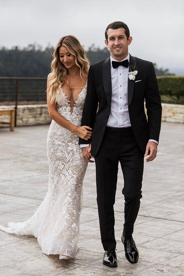 
                      
                        Spaghetti Strap Jewel Mermaid Wedding Dress with V-Neck Lace
                      
                    