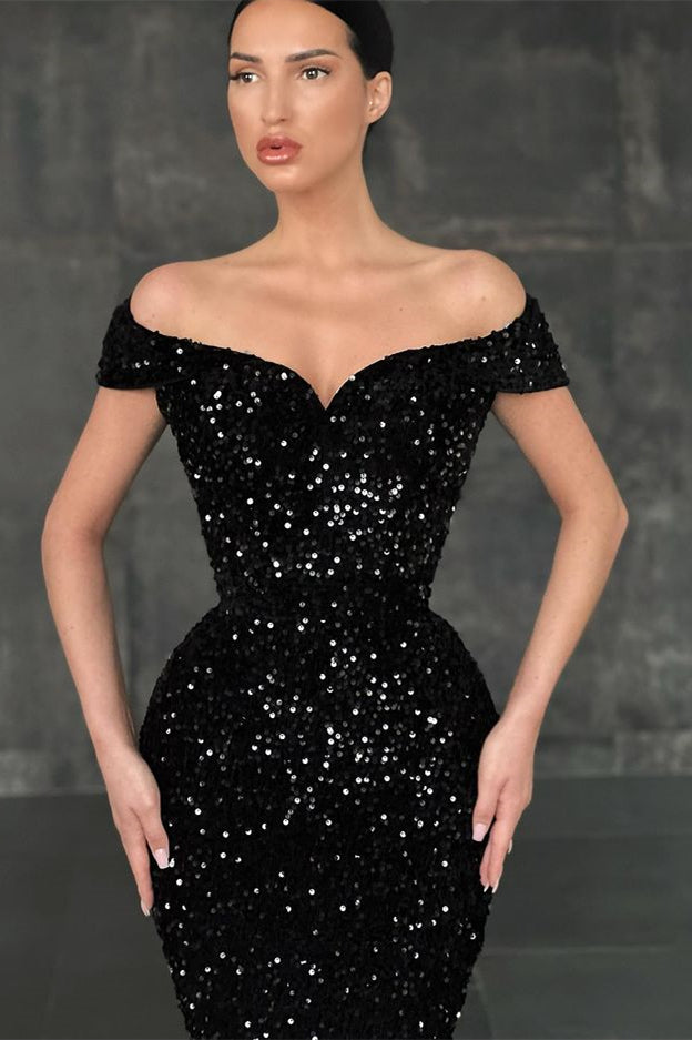 
                      
                        Black Off-the-Shoulder Mermaid Prom Dress
                      
                    