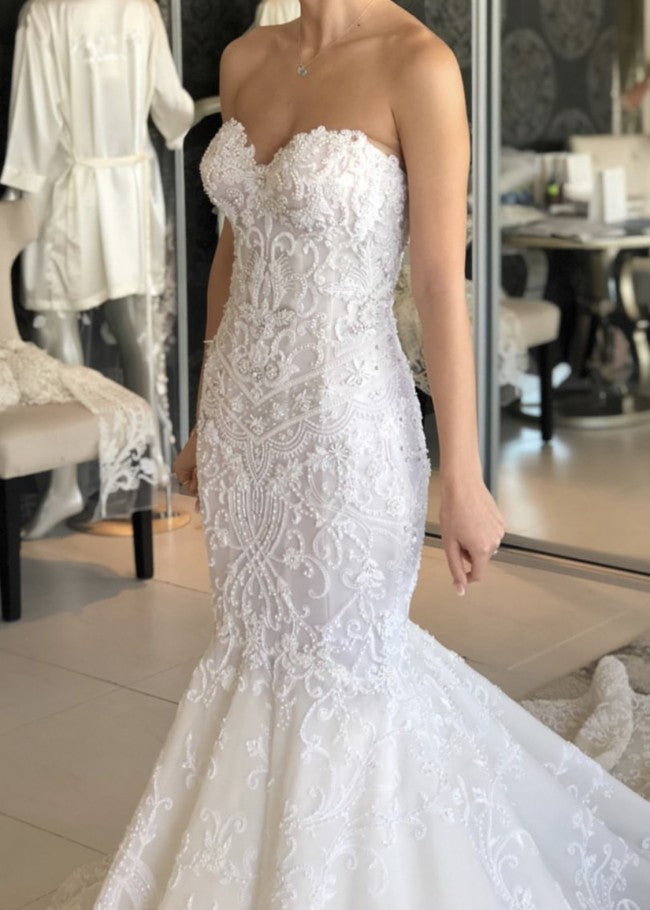 
                      
                        Sweetheart Floor-Length Backless Mermaid Wedding Dress with Lace Appliques
                      
                    