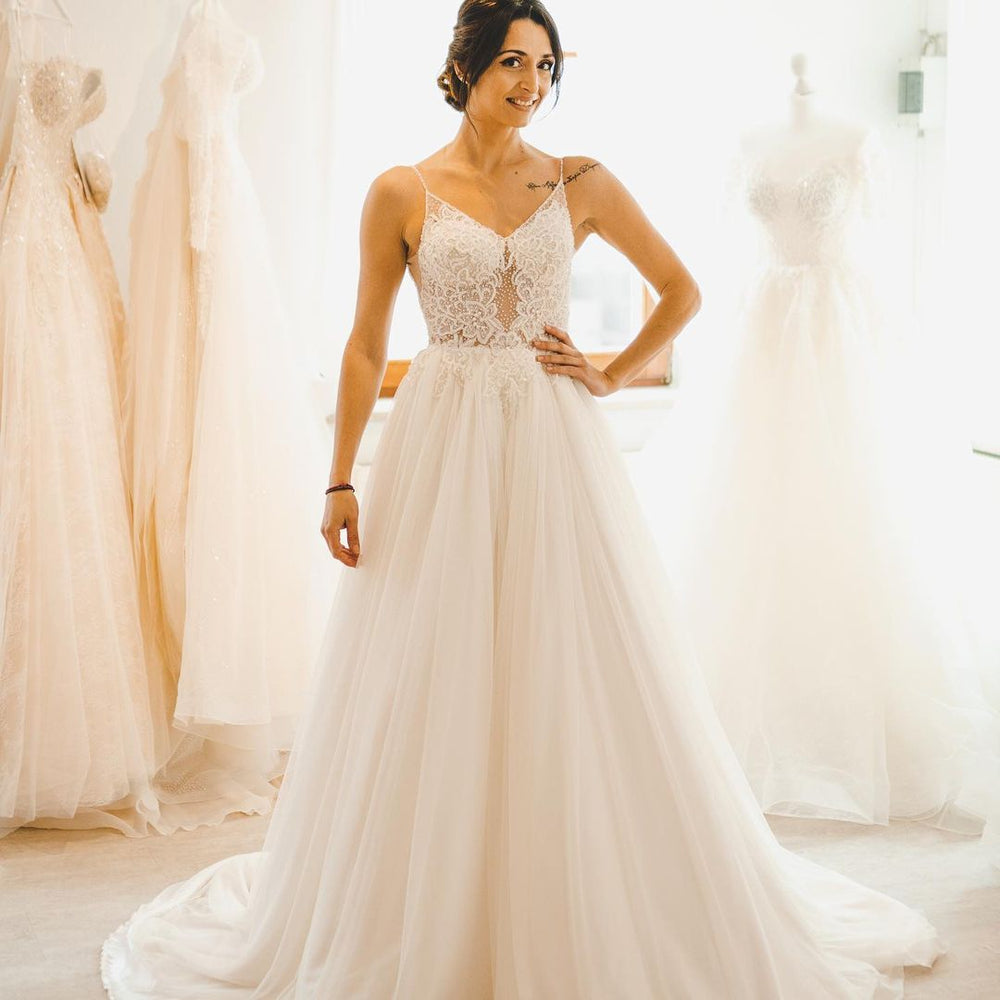 
                      
                        Long A-Line Spaghetti Strap Sleeveless Wedding Dress with Tulle Lace
                      
                    