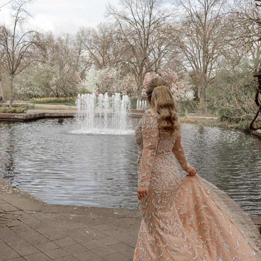 
                      
                        Stunning V-Neck Long Sleeve Mermaid Wedding Dress with Slit
                      
                    