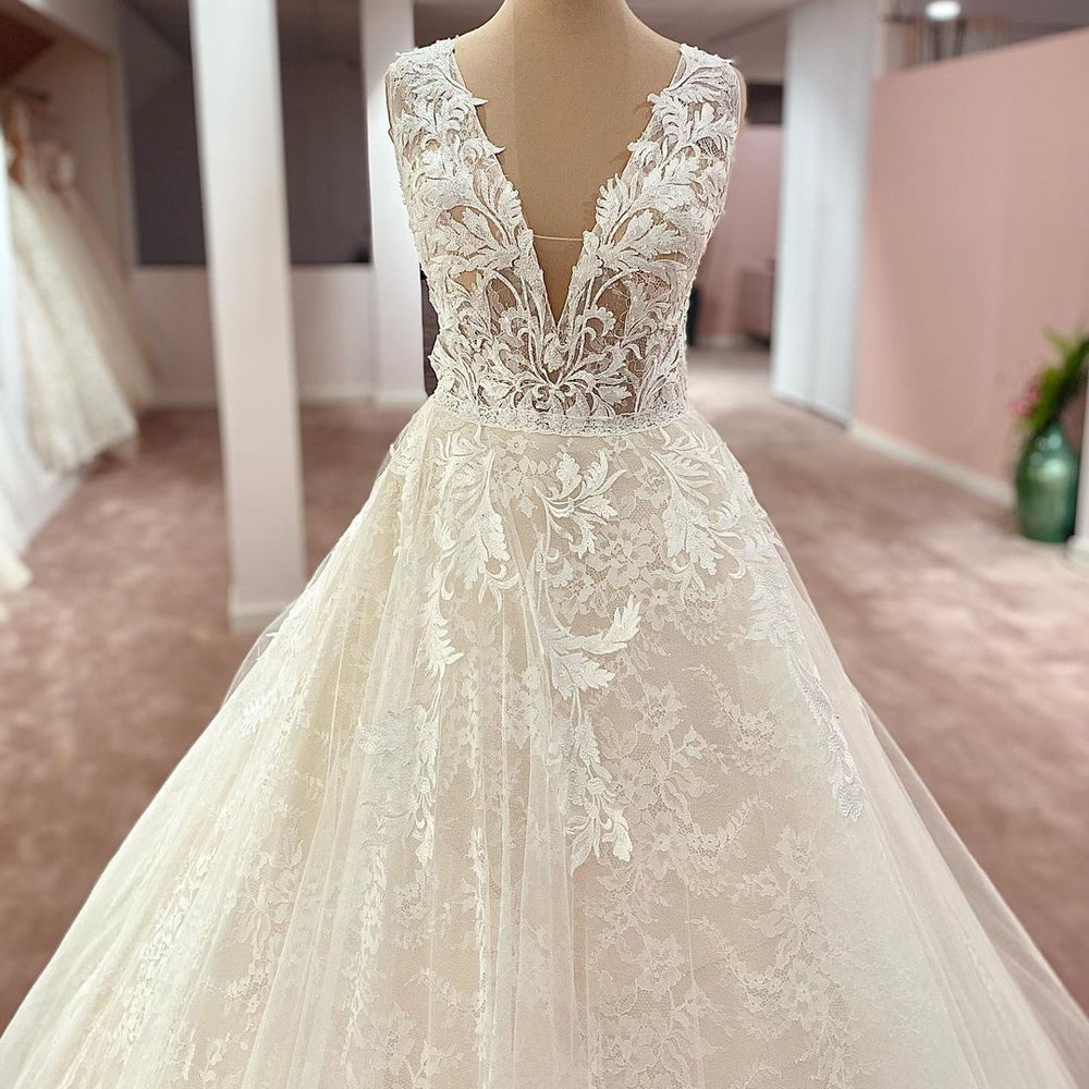 
                      
                        Modest Deep V-Neck Wide Strap A-Line Floor-Length Wedding Dress with Tulle Lace Appliques
                      
                    