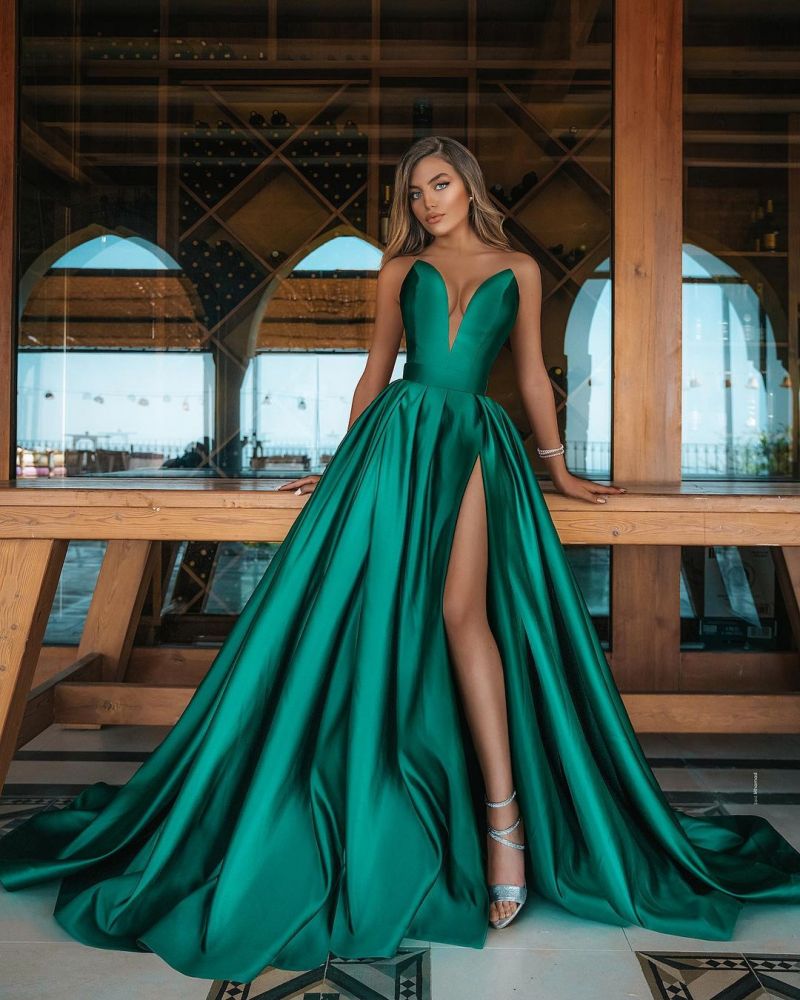 
                      
                        Emerald Green V-Neck Prom Dress Long with Split
                      
                    