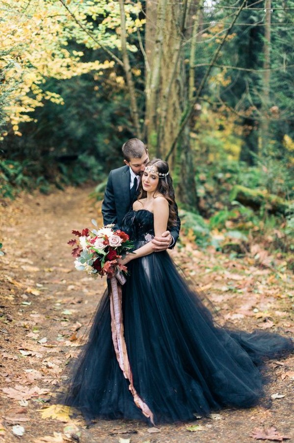 Black A-Line Strapless Tulle Long Wedding Dress with Lace Appliques