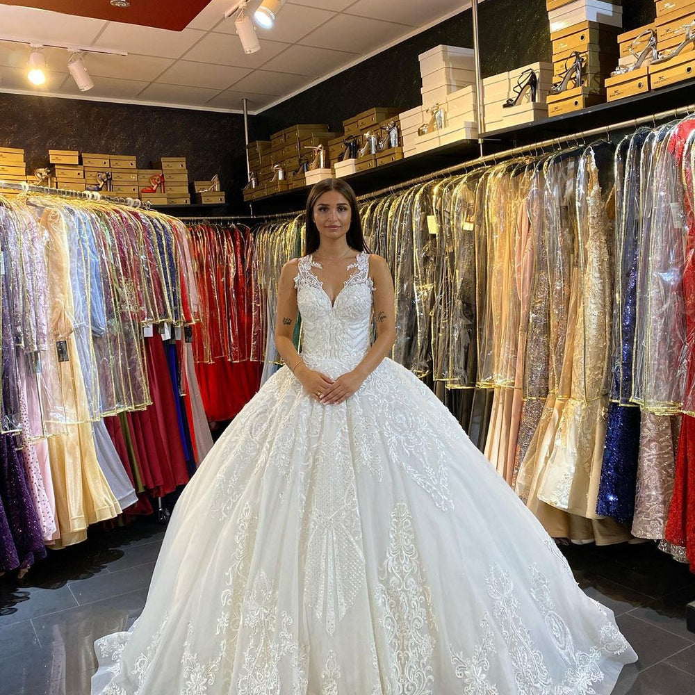 
                      
                        Gorgeous Lace Backless Floor-Length Wedding Dress with Train and V-Neck Appliques
                      
                    