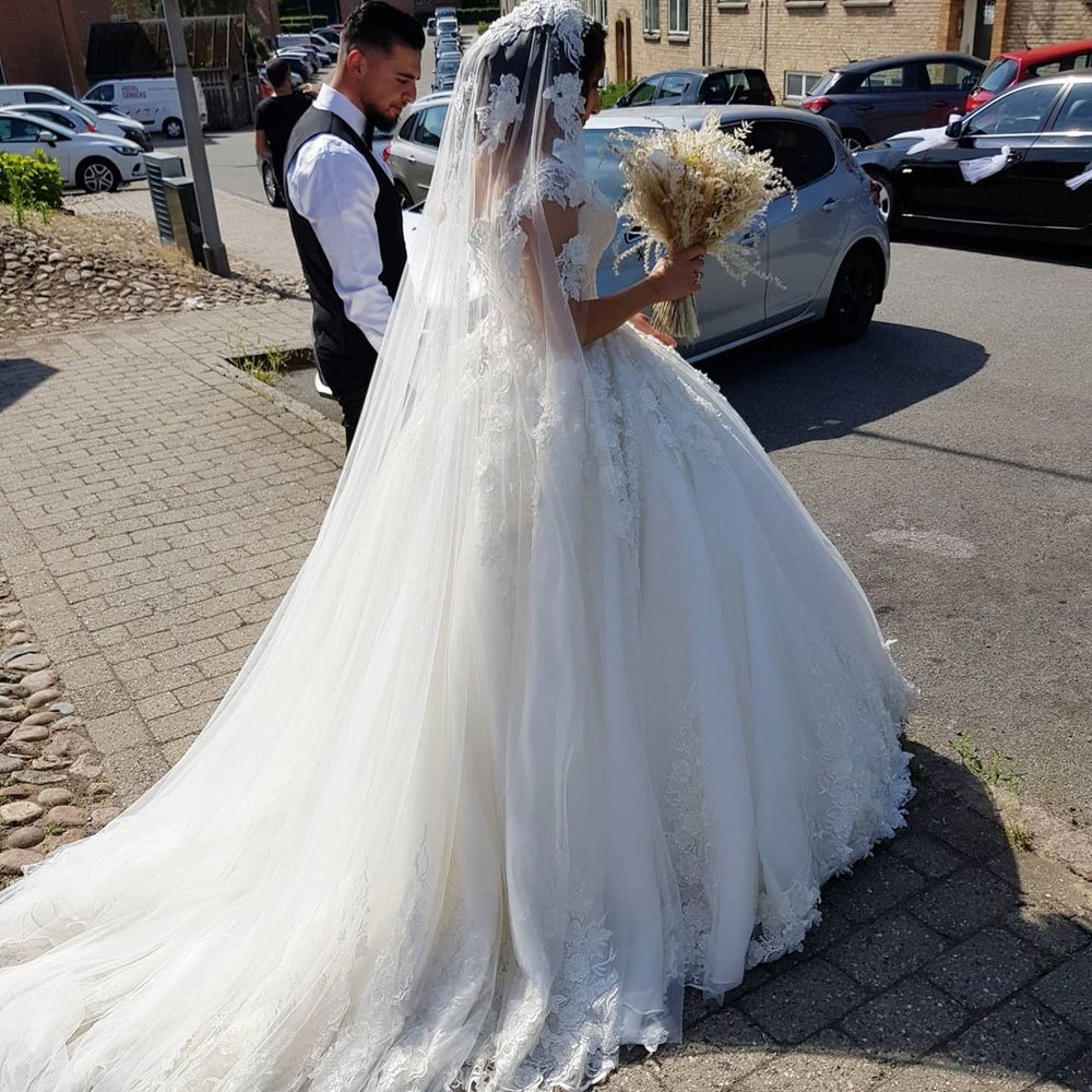 
                      
                        Beautiful Long Princess Off-the-Shoulder Wedding Dress with Lace
                      
                    