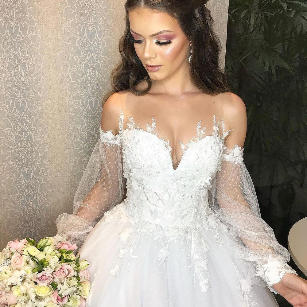 
                      
                        Elegant Long Princess Off-the-Shoulder Wedding Dress with Bubble Sleeves and Tulle
                      
                    