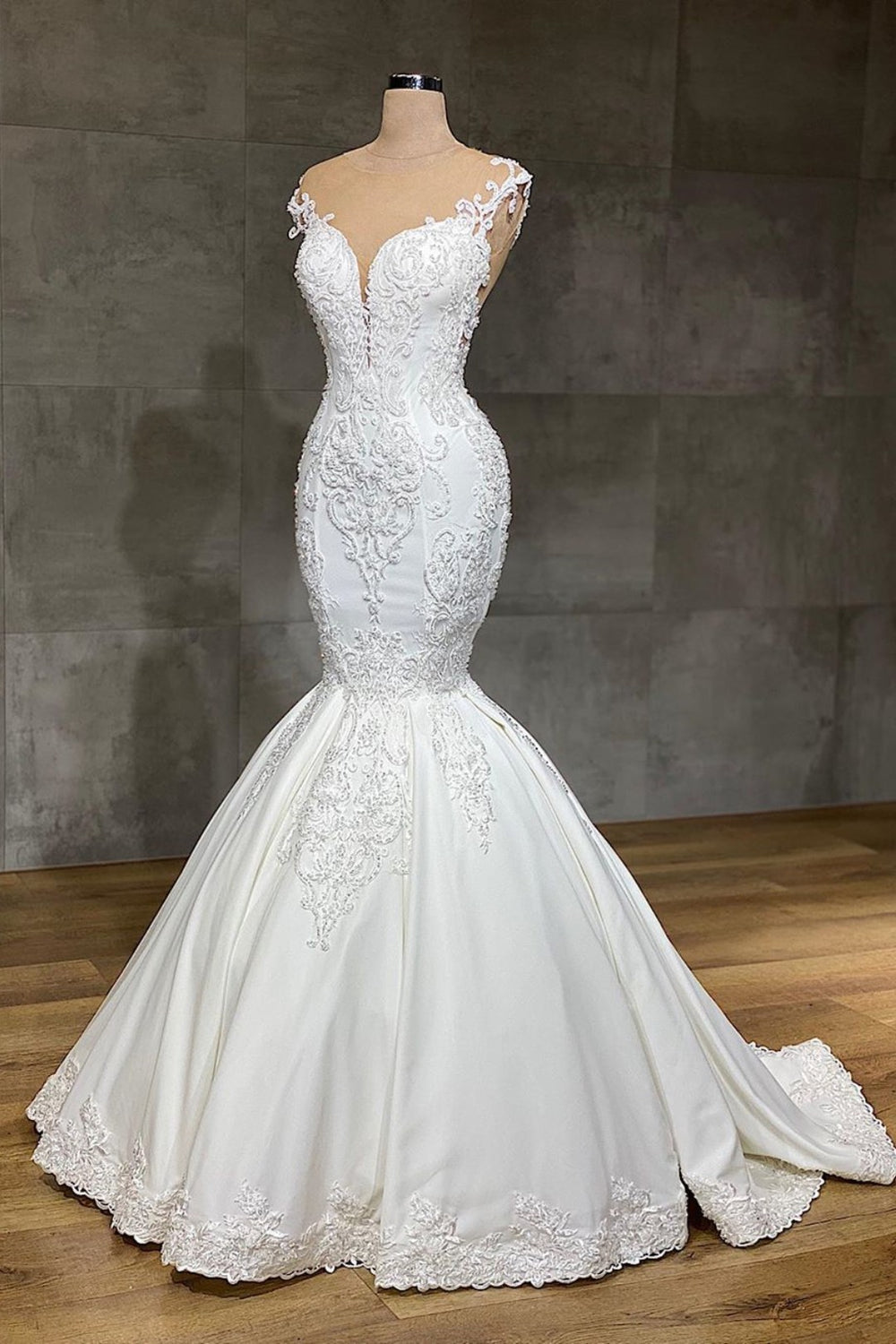 Lace Sweetheart V-Neck Sleeveless Mermaid Wedding Dress with Appliques