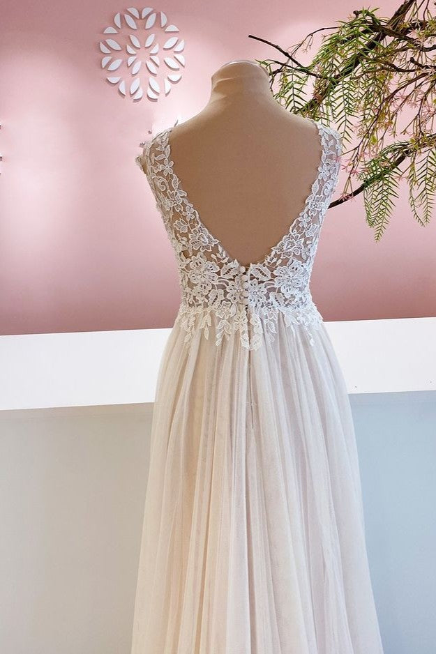 
                      
                        Wide Strap A-Line Floor-Length Backless Wedding Dress with Floral Lace and Tulle Ruffles
                      
                    