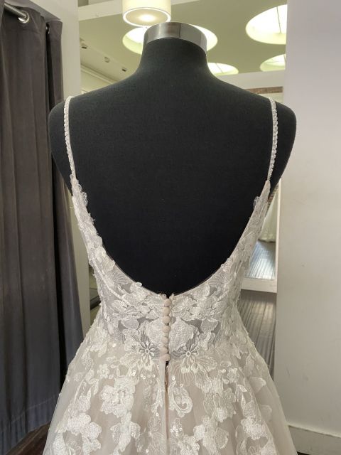 
                      
                        A Line Spaghetti Straps Wedding Dress With Lace Appliques
                      
                    