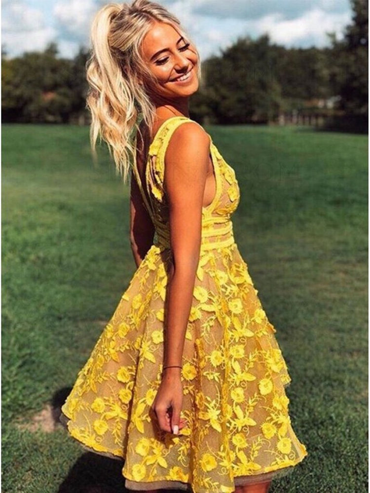 
                      
                        A Line V Neck Short Yellow Lace   Homecoming Dresses
                      
                    