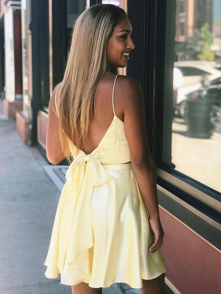 
                      
                        A Line V Neck Two Pieces Backless Yellow Short Prom Dresses Homecoming Dresses with Slit, Two Piece Yellow Formal Graduation Evening Dresses
                      
                    