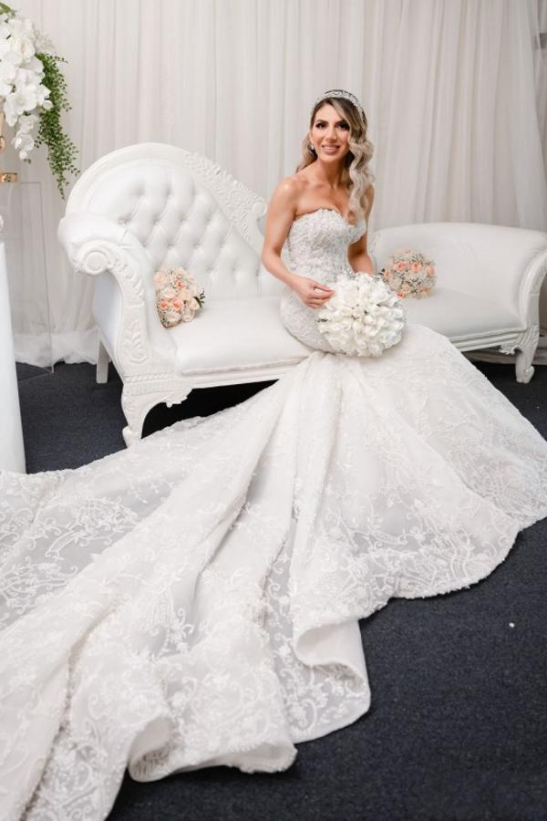 Sweetheart Floor-Length Backless Mermaid Wedding Dress with Lace Appliques