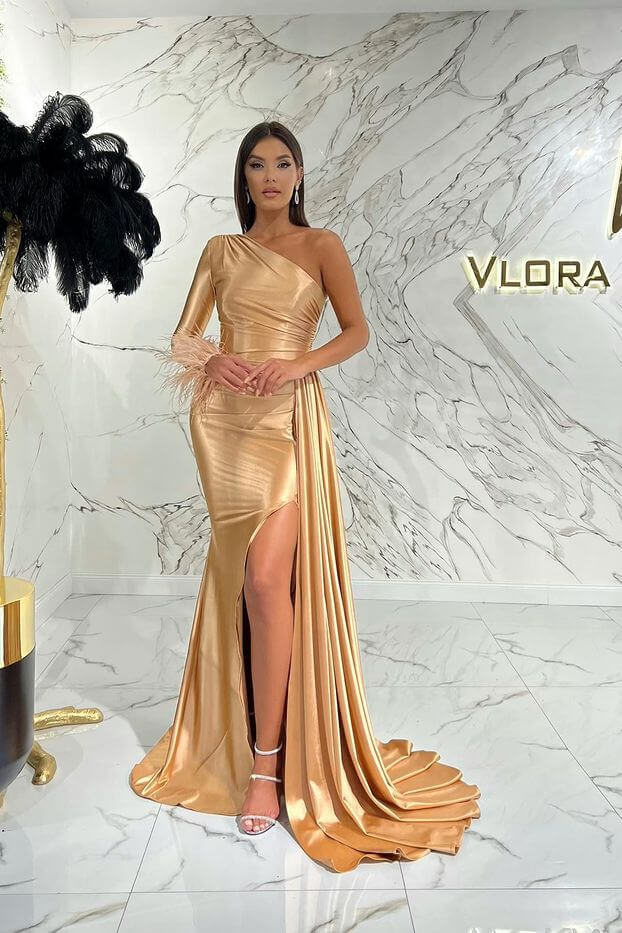 Elegant One-Shoulder Long Sleeve Mermaid Prom Dress with Feathers and Slit