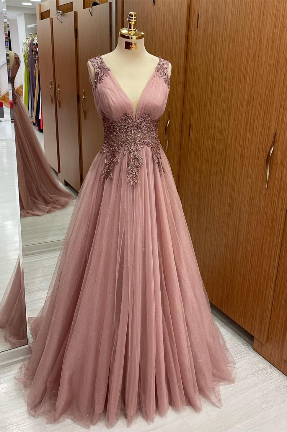 Dusty Pink V-Neck Sleeveless Long Tulle Prom Dress with Appliques