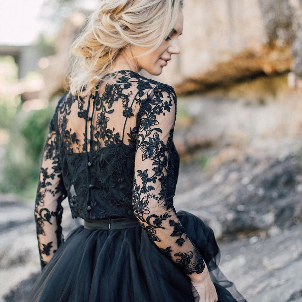 
                      
                        Vintage Black A-Line Long Sleeves Wedding Dress With Ruffles Appliques Lace Tulle
                      
                    