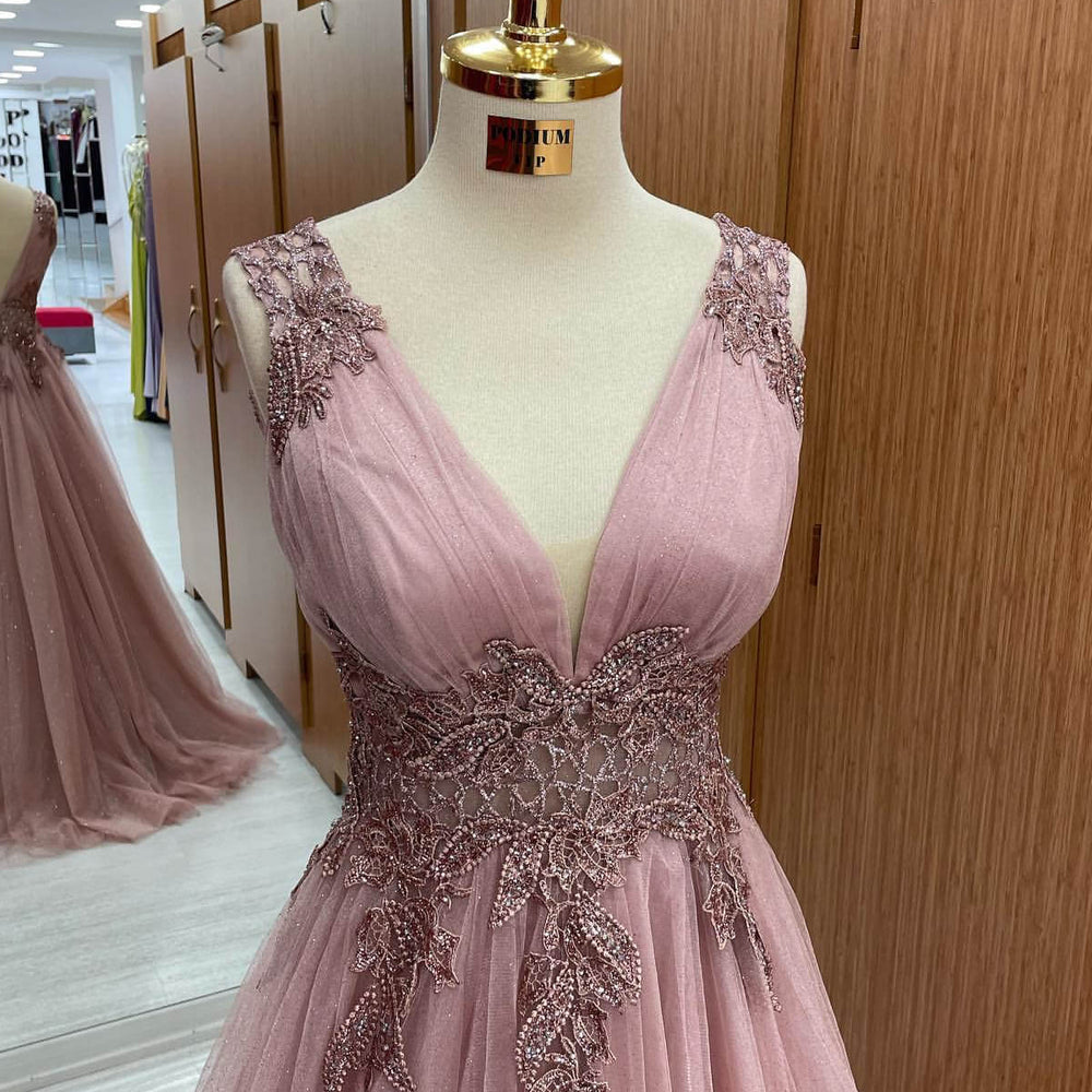 
                      
                        Dusty Pink V-Neck Sleeveless Long Tulle Prom Dress with Appliques
                      
                    