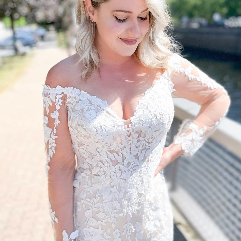 Stunning Off-the-Shoulder Long Sleeve Sweetheart Mermaid Wedding Dress with Lace Appliques