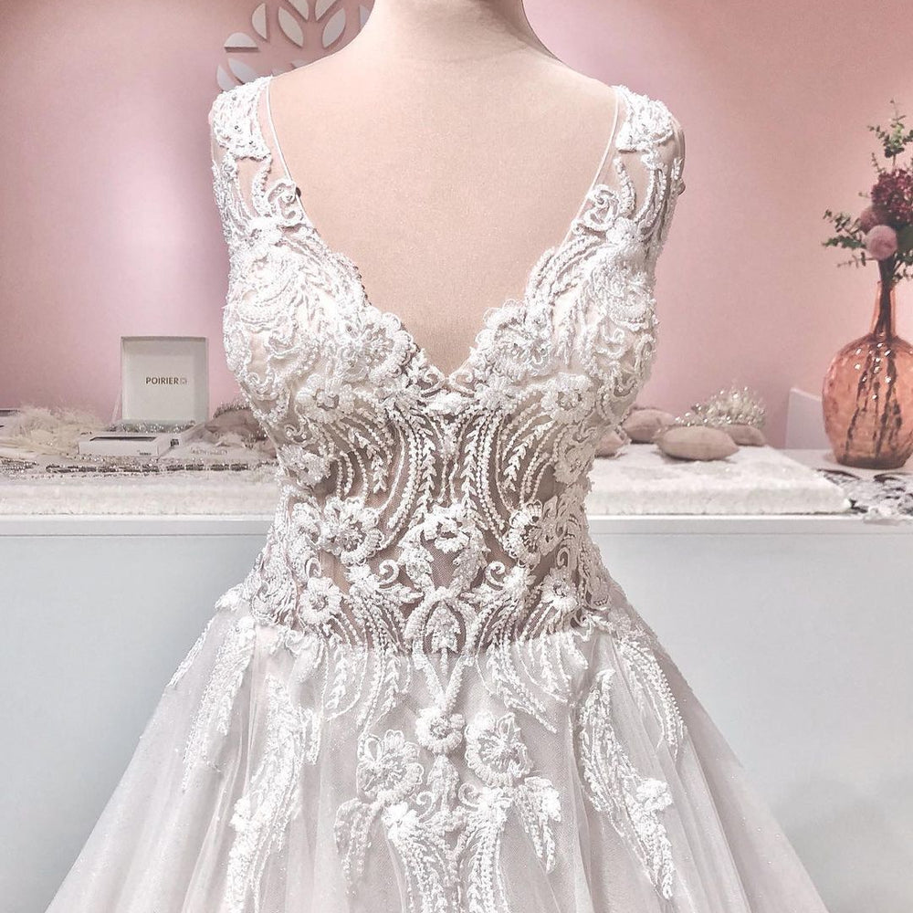 
                      
                        Vintage A-Line Deep V-Neck Backless Ruffle Wedding Dress with Tulle and Lace Appliques
                      
                    