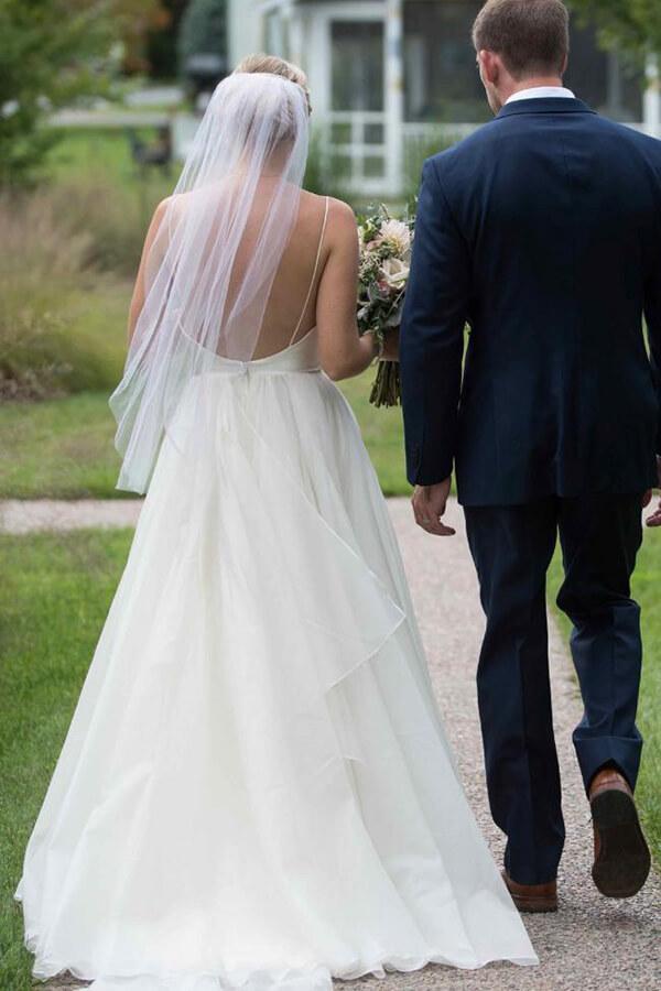 
                      
                        Backless Ivory Chiffon Wedding Dress Beach Bridal Makeup
                      
                    