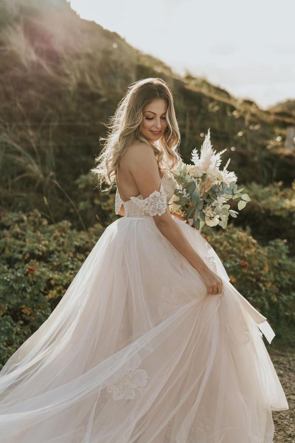 Vintage A-Line Off-the-Shoulder Backless Floor-Length Wedding Dress with Lace Tulle Appliques