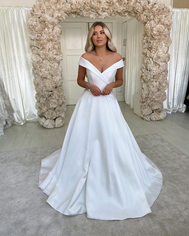 
                      
                        A-Line Off-the-Shoulder Satin Long Wedding Dress
                      
                    