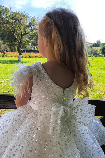 
                      
                        Cap Sleeves Feather Tulle Sequins Flower Girl Dress Beadings Girl Ball Gown with Bow
                      
                    