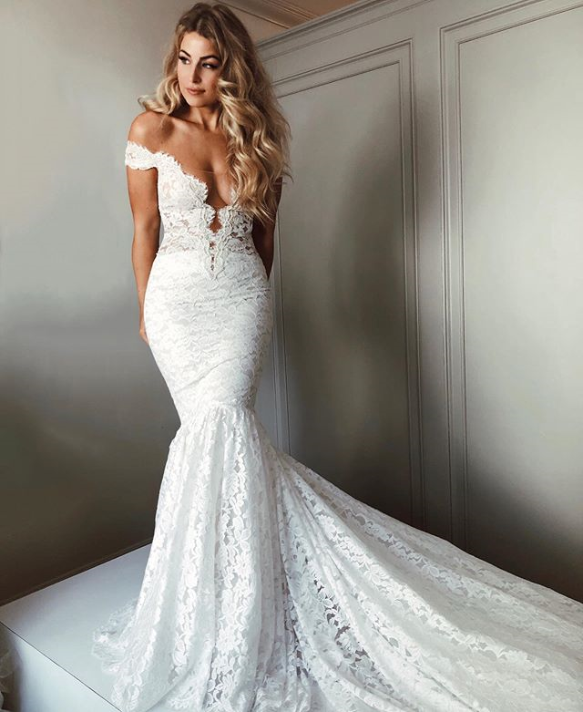 
                      
                        Charming Mermaid Off The Shoulder Long Wedding Dress
                      
                    