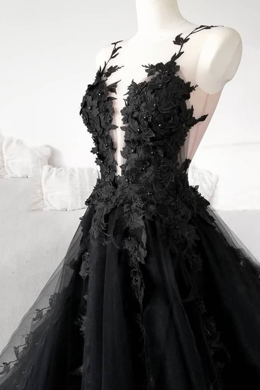 Chic Black Tulle A-line Long Prom Dress With Appliques
