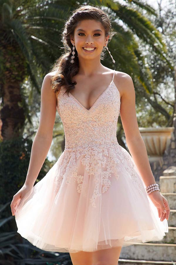 
                      
                        Cute V Neck Short Homecoming Dress With Lace Appliques WD201
                      
                    