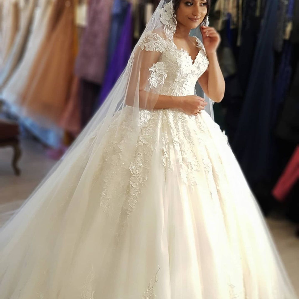 
                      
                        Beautiful Long Princess Off-the-Shoulder Wedding Dress with Lace
                      
                    