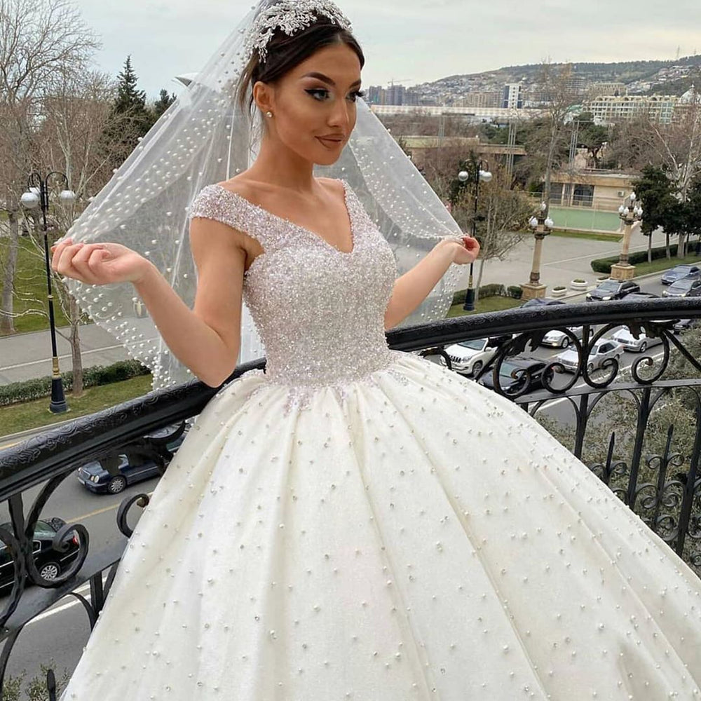 
                      
                        Sweetheart Off-the-Shoulder Backless Ball Gown Wedding Dress with Pearl Beading and Ruffles
                      
                    