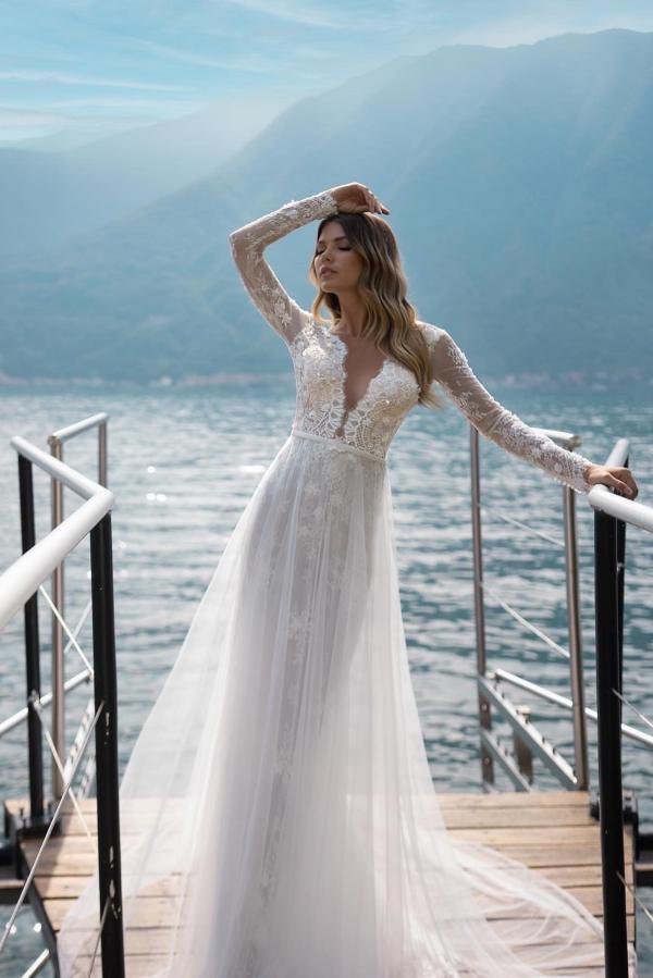 Boho A-line V-neck Wedding Dress Lace Backless With Long Sleeves