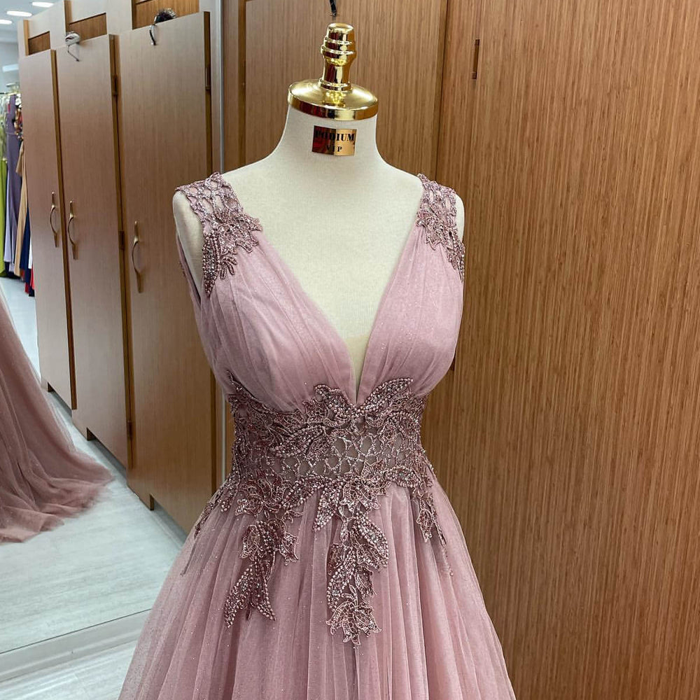 
                      
                        Dusty Pink V-Neck Sleeveless Long Tulle Prom Dress with Appliques
                      
                    