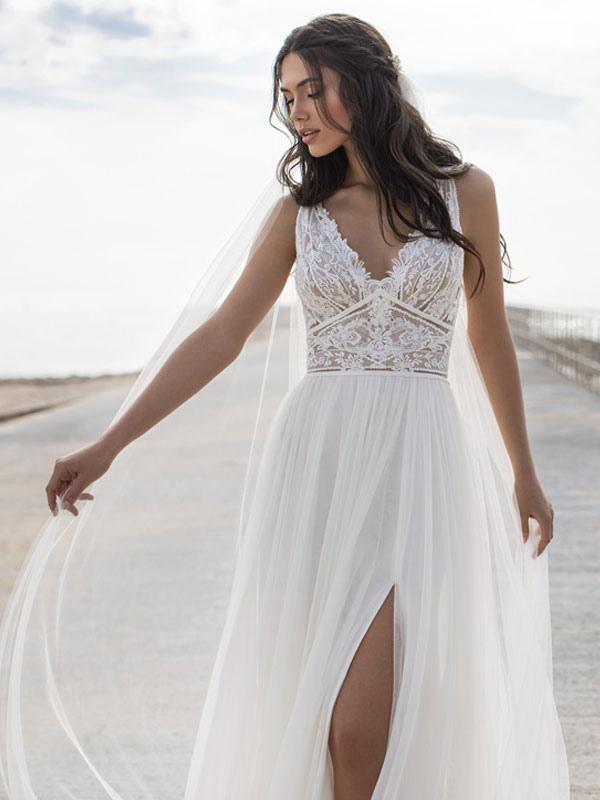 
                      
                        V-Neck Sleeveless Lace Wedding Dress
                      
                    