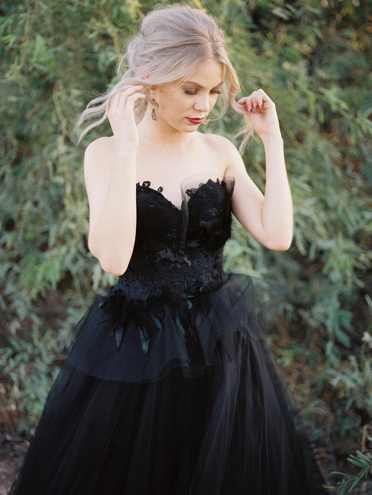 
                      
                        Classy Black Sweetheart Long Wedding Dress with Open Back and Lace Tulle
                      
                    